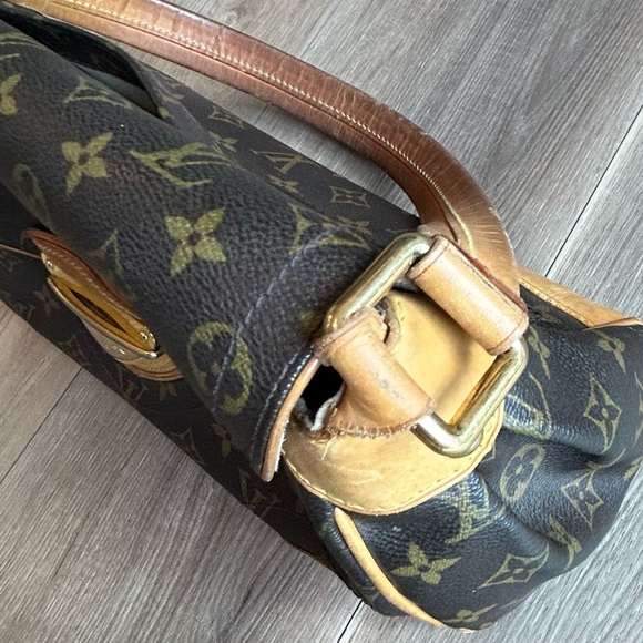 Louis Vuitton “Beverly” Shoulder Bag - Picture 7 of 11